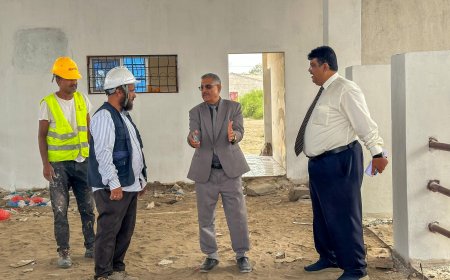 وكيل وزارة الزراعة ومدير مكتب الزراعة بلحج يتفقدان مشروع إعادة تأهيل المركز الوطني لبحوث الثروة الحيوانية