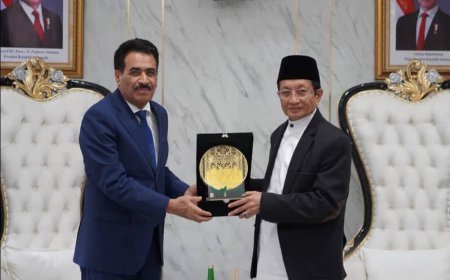 السفير بلفقيه يبحث مع وزير الشؤون الدينية الإندونيسي تعزيز العلاقات الثنائية بين البلدين