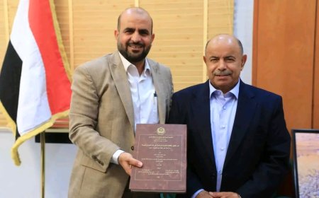 محافظ حضرموت يناقش أوضاع هيئة الشئون البحرية بالمكلا ويشيد برسالة الدكتور نبيل بن عيفان