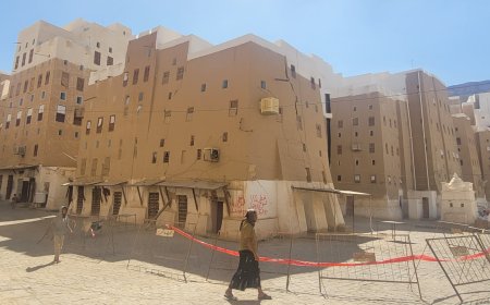 مدير عام شبام يوجّه بإجراءات احترازية عاجلة لمنزل آيل للسقوط بمدينة شبام وهدمه حفاظًا على الأرواح