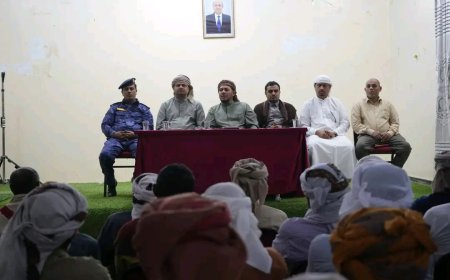 محافظ سقطرى يلتقي مشائخ المراكز السكانية لمناقشة الأوضاع العامة وتعزيز الأمن والاستقرار