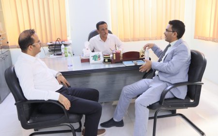 الدكتور العمودي يناقش مع مدير مؤسسة طيبة البدء في تنفيذ مشروع الاستجابة العاجلة لمكافحة الكوليرا في حضرموت الوادي