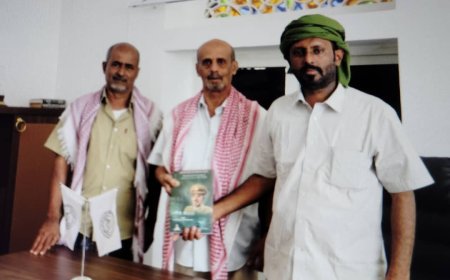 الشيخ بن حبريش يستقبل مؤلف كتاب يوثق مسيرة اللواء صالح يسلم بن سميدع