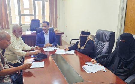 بتوجيه من الوزير السقطري.. الوكيل غازي لحمر يجتمع بالفريق الفني المشرف على مشروع إعادة تأهيل ميناء الإصطياد السمكي بعدن