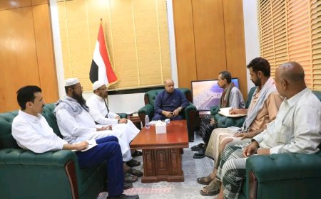 محافظ حضرموت يلتقي نقابة المعلمين ويؤكد أهمية تجاوز الخلافات والحفاظ على استقرار العملية التعليمية واستمرارها