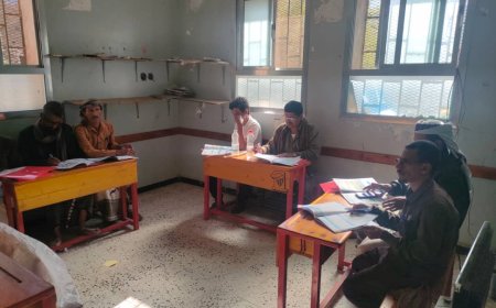 تواصل الدورة التدريبية لفريق التطوير المدرسي في مدرسة الحكمة مشألة بمديرية يهر