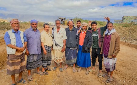 مدير عام مديرية لودر يشرف على تنفيذ المرحلة الثانية من مشروع سفلتة شوارع المديرية