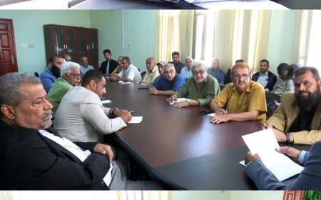 المكتب التنفيذي بمحافظة أبين في  اجتماعه الأول للعام الجديد   2026 برئاسة المحافظ يقف امام عدد من التقارير وتعزيز  الاداء الأمني 