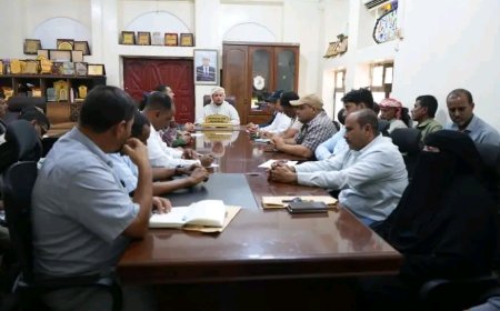 المكتب التنفيذي بمحافظة أرخبيل سقطرى يعقد اجتماعه الدوري ويقر عددًا من القرارات لتعزيز الأمن والاستقرار وتحسين الأداء الخدمي