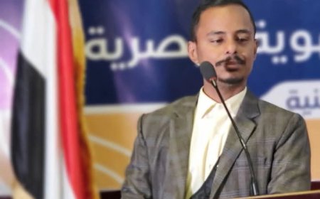 محفوظ يدعو إلى تجنيب عدن أي صراعات أو تجاذبات سياسية أو إعلامية من شأنها تعقيد المشهد وزيادة معاناة المواطنين