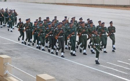 مدير كلية الشرطة حضرموت يؤكد أهمية الانضباط والتحصيل العلمي ويحث الطلاب على الاستعداد المبكر للامتحانات