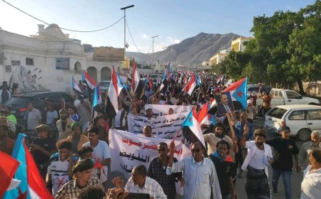 مسيرات حاشدة في المكلا تؤكد دعمها للمجلس الانتقالي الجنوبي وتطالب بتفعيل الإعلان الدستوري