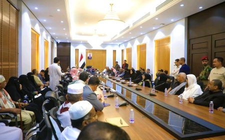 عضو مجلس القيادة الرئاسي محافظ حضرموت يعقد لقاءً موسعًا مع الأحزاب والمكونات السياسية وممثلي مكونات المجتمع