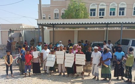 أهالي حارة الفاروق بالشحر ينظمون وقفتين احتجاجيتين للمطالبة بحماية المتنفسات العامة