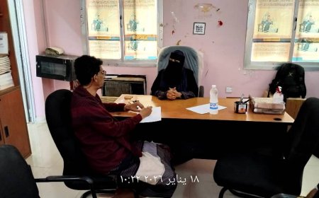 مدير عام الحوطة يلتقي بمديرة إدارة التثقيف والإعلام الصحي بالمحافظة وناقش معها آلية عمل التثقيف الصحي بالمديرية