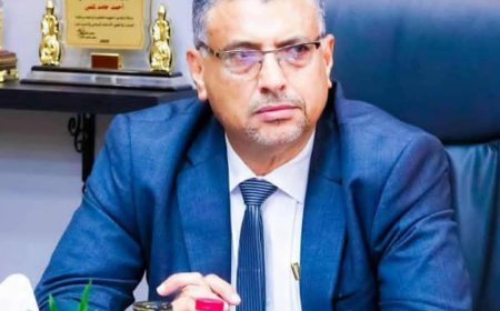 نائب محافظ عدن يعزي بوفاة المناضل / علي سالم البيض