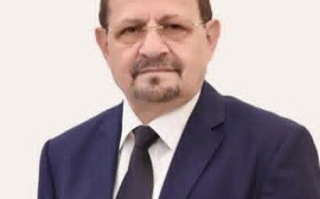 مدير عام الصحة بالعاصمة عدن يهنئ الدكتور شائع الزنداني بمناسبة تعيينه رئيساً لمجلس الوزراء