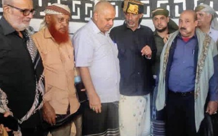 مدير عام الصحة بعدن يهنئ الفريق الركن محمود الصبيحي بمناسبة تعيينه عضواً في المجلس القيادة الرئاسي 