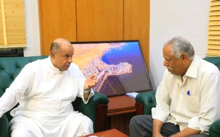 عضو مجلس القيادة محافظ حضرموت يطلع على أوضاع مديريتي المكلا والعبر ومكتبي الأشغال العامة والخدمة المدنية