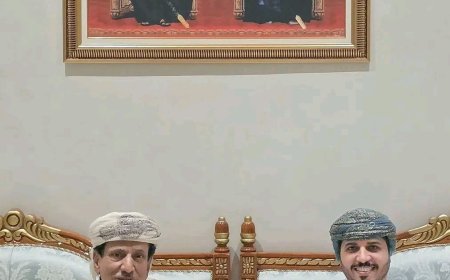 محافظ المهرة يبحث مع الهيئة العُمانية للأعمال الخيرية ترتيبات إطلاق مكرمة المعلمين بالمحافظة