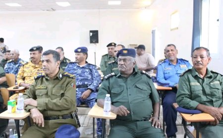 المدير العام للأمن والشرطة بساحل حضرموت يعقد لقاء موسعاً بالقيادات والضباط لوضع الخطة الأمنية خلال المرحلة المقبلة