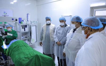 الوكيل العامري يدشن مخيّم العيون المجاني لأزاله المياه البيضاء بمستشفى بن زيلع الحديث بسيئون