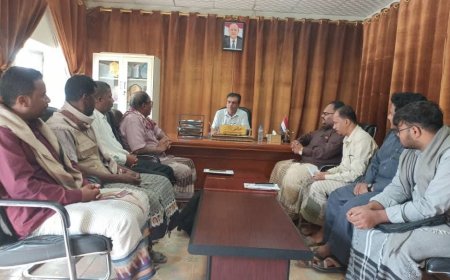 مدير عام مديرية القطن يلتقي اللجنة الثقافية بالوادي والصحراء واللجنة الشبابية بالعقاد لبحث إقامة المسابقة الثقافية الاولى لمعلمي الثانويات