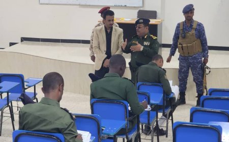 وكيل محافظة حضرموت يدشّن امتحانات الفصل الدراسي الأول بكلية الشرطة للعام الأكاديمي 2025–2026م