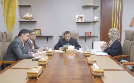 محافظ عدن يعقد سلسلة لقاءات لمناقشة الأمن الغذائي وتعزيز العمل الإحصائي وتطوير الأشغال العامة