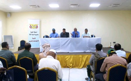 مدير عام المكلا يترأس اجتماعاً موسعاً لرفع كفاءة الخدمات وتعزيز الاستقرار الأمني بمركز المدينة