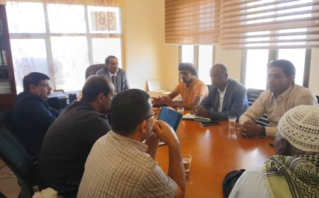 وكيل وزارة الزراعة والاسماك يلتقي ممثل مشروع الفاو في سقطرى ويناقش معه آليات تسريع تنفيذ المشاريع