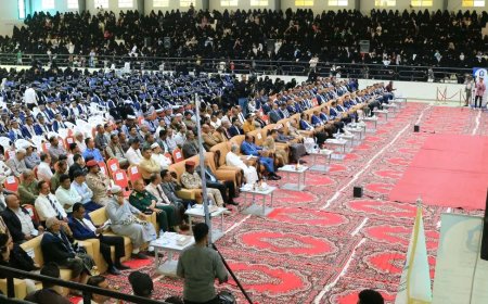 جامعة سيئون تحتفي بتخرّج 939 خريجًا وخريجة وتكريم الطلبة الاوائل والحاصلين على مرتبة الشرف