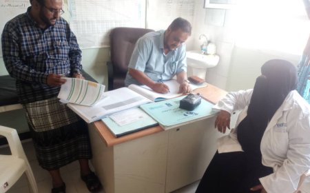 مدير مكتب الصحةالعامة والسكان م/ لودر يتفقد سير العمل بالمركز الصحي -الحضن