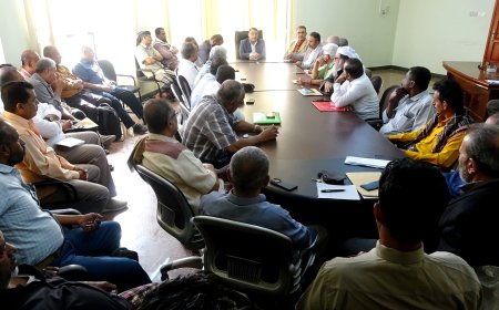 إجتماع استثنائي للمكتب التنفيذي بمحافظة أبين برئاسة الامين العام للمجلس المحلي يقر عدد من الإجراءات