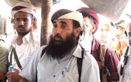 مصدر طبي.. إصابة القائد حمدي شكري حرجة جراء التفجير الإرهابي في جعولة بعدن