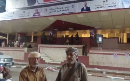 وفد محافظة شبوة يصل ساحة العروض بعدن ورئيس المجلس العام للمقاومة يصف الحشود بالسيول الجارفة