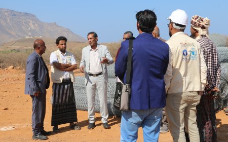 وفد وزارة الزراعة يطلع على مشروع مزرعة كدحة المحموله من برنامج الغذاء العالمي في سقطرى