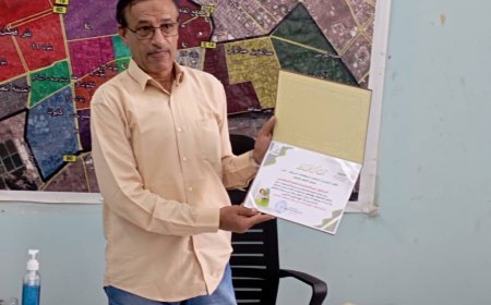 المؤسسة الوطنية لمكافحة السرطان في عدن تكرم مدير مكتب صحة المنصورة المفلحي 