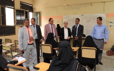 تدشين امتحانات الفصل الدراسي الأول للعام الاكاديمي 2025/2026 بكلية المجتمع بعدن