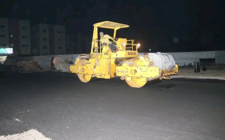 بدء أعمال الإسفلت بمدخل إنماء في البريقة ضمن مشروع تحسين السلامة المرورية بعدن