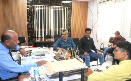 مدير عام المكلا يبحث سُبل تعزيز العمل الشبابي مع اتحاد الملتقيات بساحل حضرموت