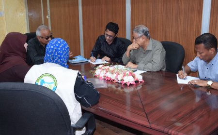 وكيل محافظة عدن يترأس الاجتماع الأول للجنة المصغرة لحملة النظافة الشاملة