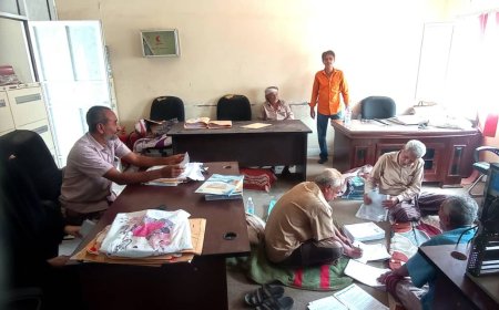 شعبة التدريب بتربية لحج تواصل فحص تقارير الزيارة الثانية للمدارس ضمن برنامج المنح المدرسية