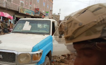 الأجهزة الأمنية بلودر تواصل حملتها لإزالة العوائق لتسهيل عمل سفلتة الشوارع