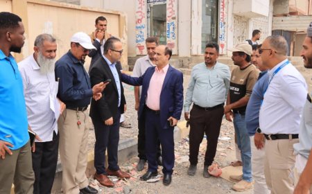 مدير عام دارسعد وممثل مفوضية اللاجئين بعدن يدشنان تسليم مشروع إنشاء شبكة تصريف مياه الامطار والمياه الركده للجهة المنفذة