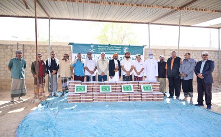 مركز الملك سلمان للإغاثة والأعمال الإنسانية يواصل توزيع مساعدات التمور في مديرية شبام بحضرموت الوادي