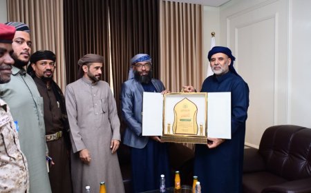 ‏تقديراً لجهود وتضحيات قوات "درع الوطن".. الامين العام لمجلس حضرموت الوطني عصام الكثيري يُكرّم قائد الفرقة الثانية اللواء فهد بامؤمن