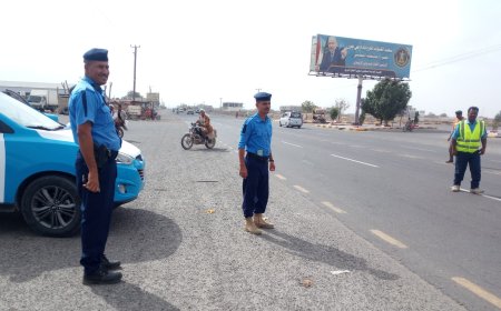 مرور لحج يواصل حضوره الميداني اليومي في الحوطة وتبن لضبط المخالفات وتخفيف الازدحام
