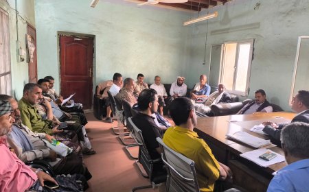 تنفيذي ردفان يستعرض تقارير 2025 ويؤكد تعزيز الإيرادات والعمل المشترك للنهوض بالمديرية