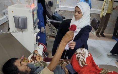باقات ورد ورسائل أمل من طلاب الضالع لمرضى مركز الغسيل الكلوي